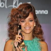 Rihanna promotes her new fragrance photos | Picture 61686
